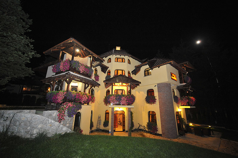 Luksuzno opremljena, novizgrađena Vila AKADEMIK